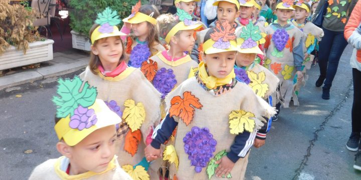 Дечији маскенбал и представа за децу